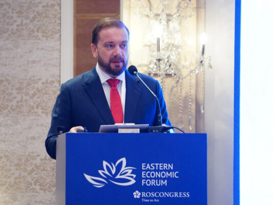 Ông Alexander Stuglev, Chủ tịch kiêm CEO quỹ Roscongress tại phiên họp ở TP HCM, ngày 04/07. Ảnh: Viễn Thông